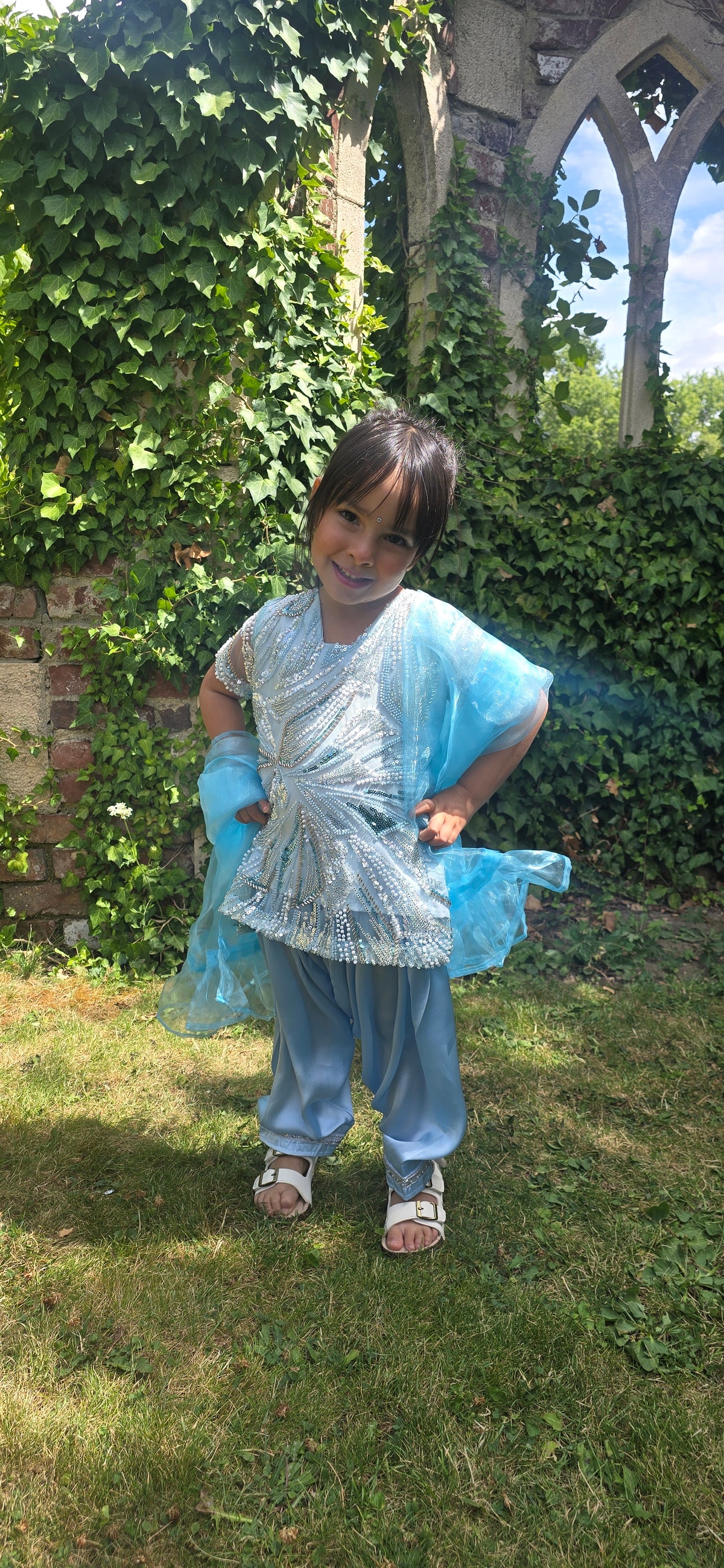 THE NOORÉ SHALWAR