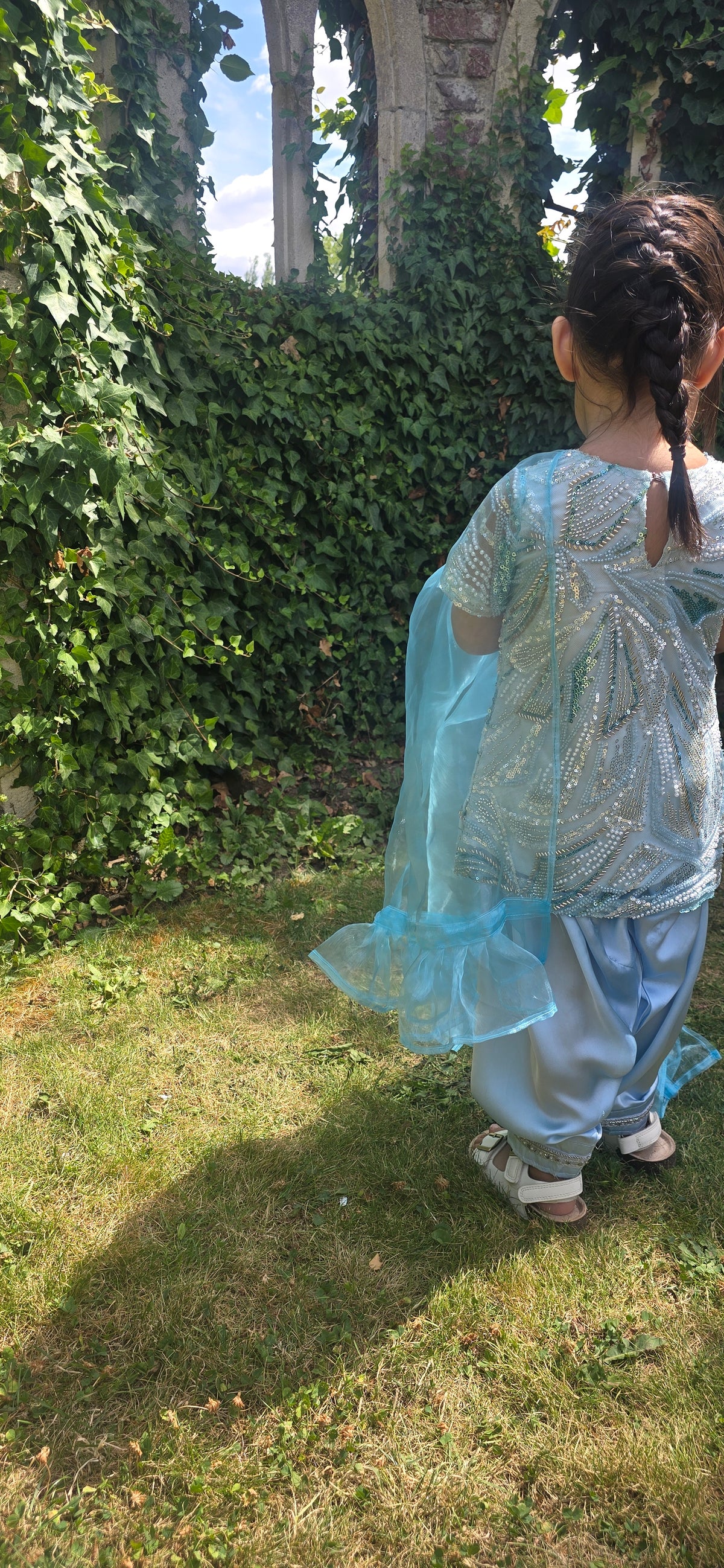 THE NOORÉ SHALWAR